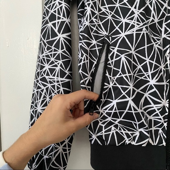 Nike geometric windrunner jacket - Picture 3 of 13